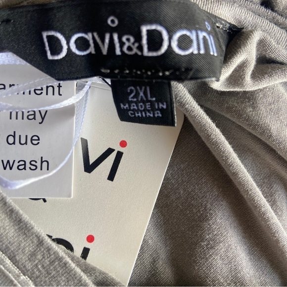 NEW W/Tag Davi & Dani 2X Rayon Blend Gray V-Neck Blouse - Picture 6 of 6